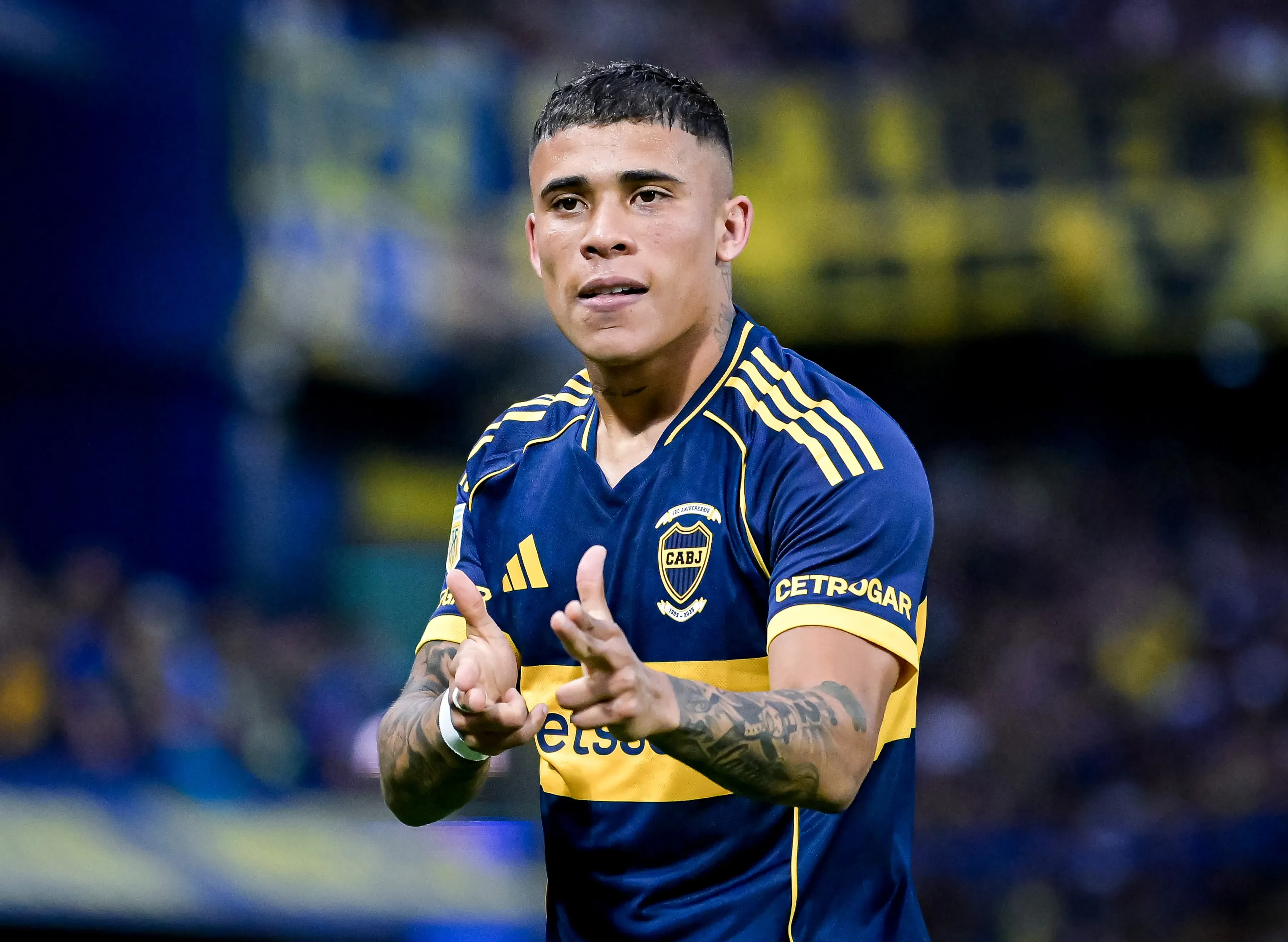 Riquelme, fascinado con Ayrton Costa. (Getty)
