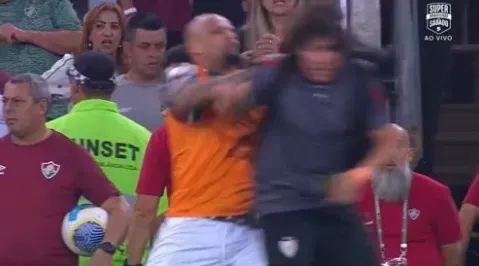 Felipe Melo empurrando assessor do Atlético-GO / FOTO: Reprodução-X