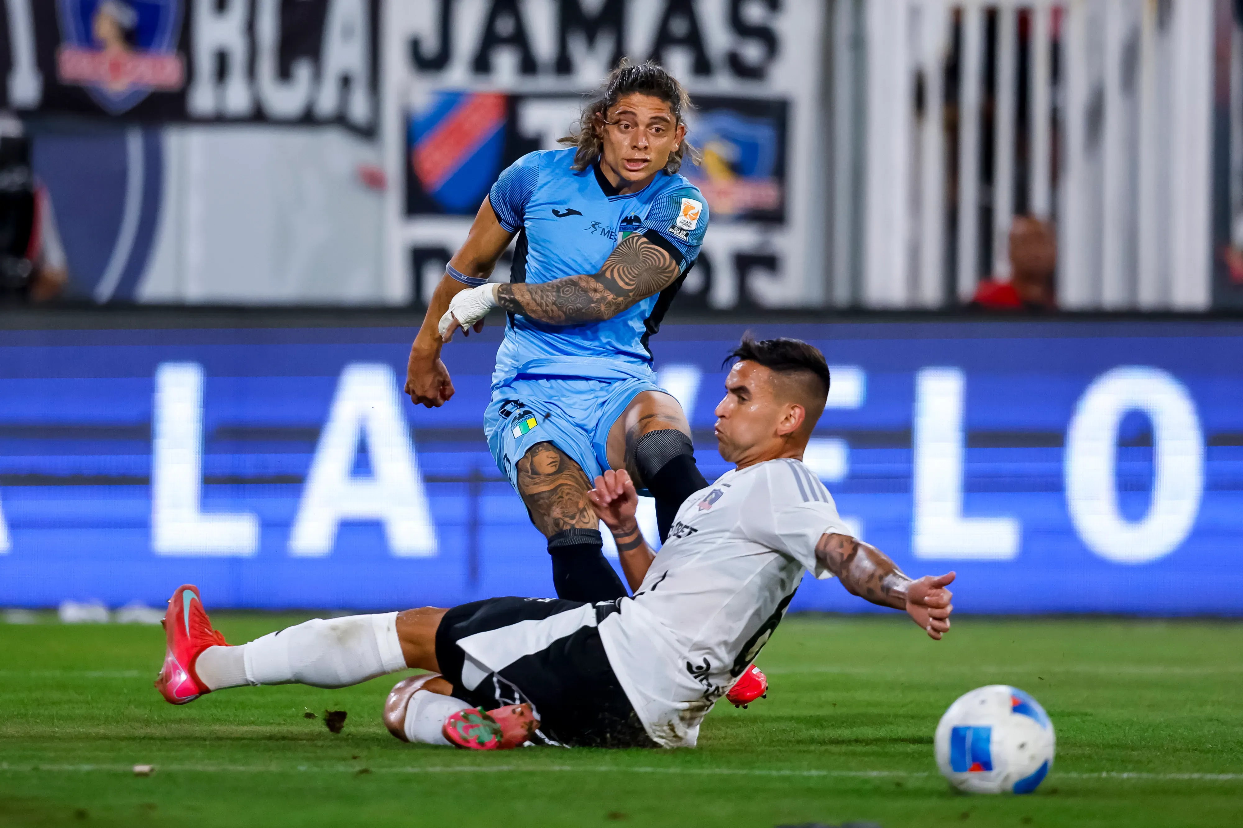 Joaquín Montecinos se encuentra sin club tras su fallido traspaso a Colo Colo a mediados de año. (Foto: Pepe Alvujar/Photosport)