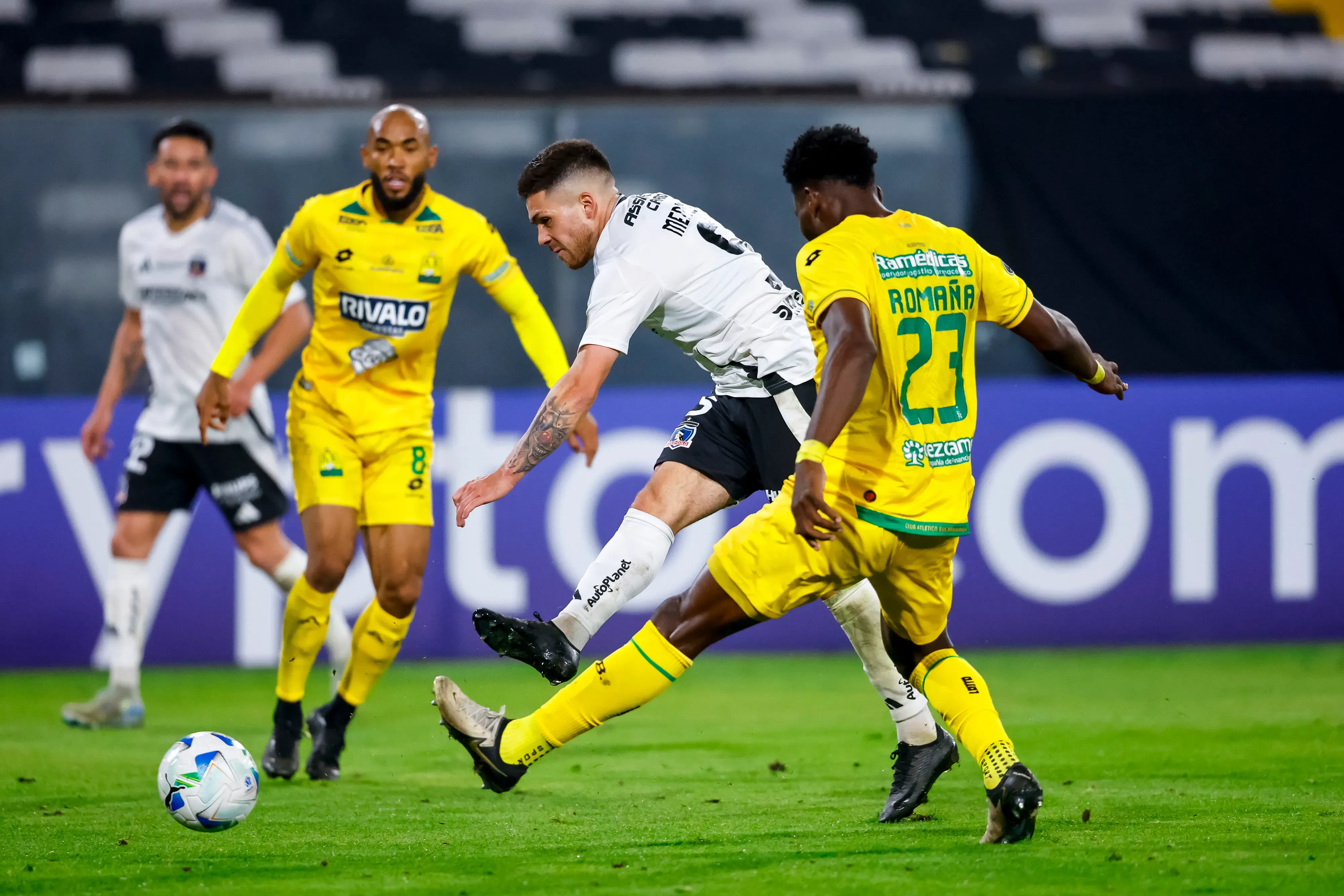 Sin público y sin chances, Colo Colo vence a Bucaramanga, pero queda fuera de Copa Libertadores y de Copa Sudamericana | Photosport