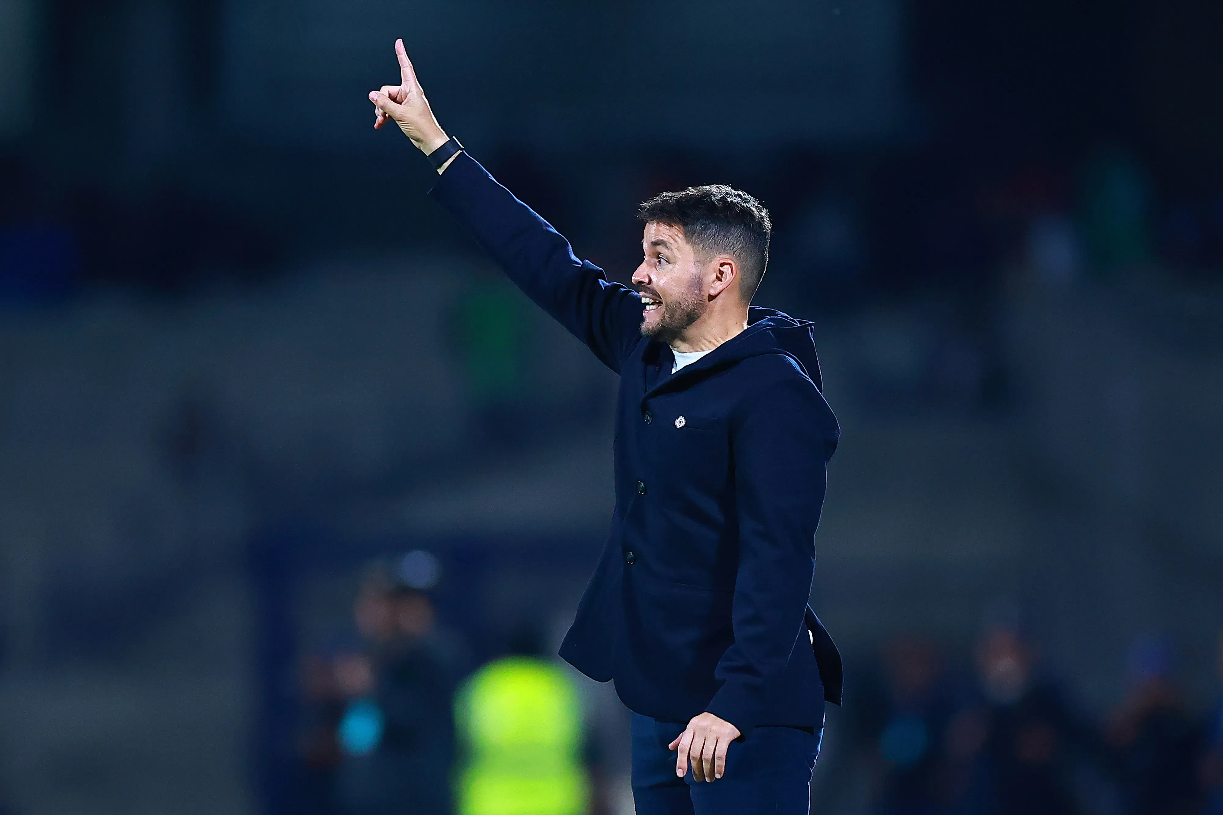 Nicolás Larcamón, técnico do Cruz Azul. Foto: Manuel Velasquez/Getty Images