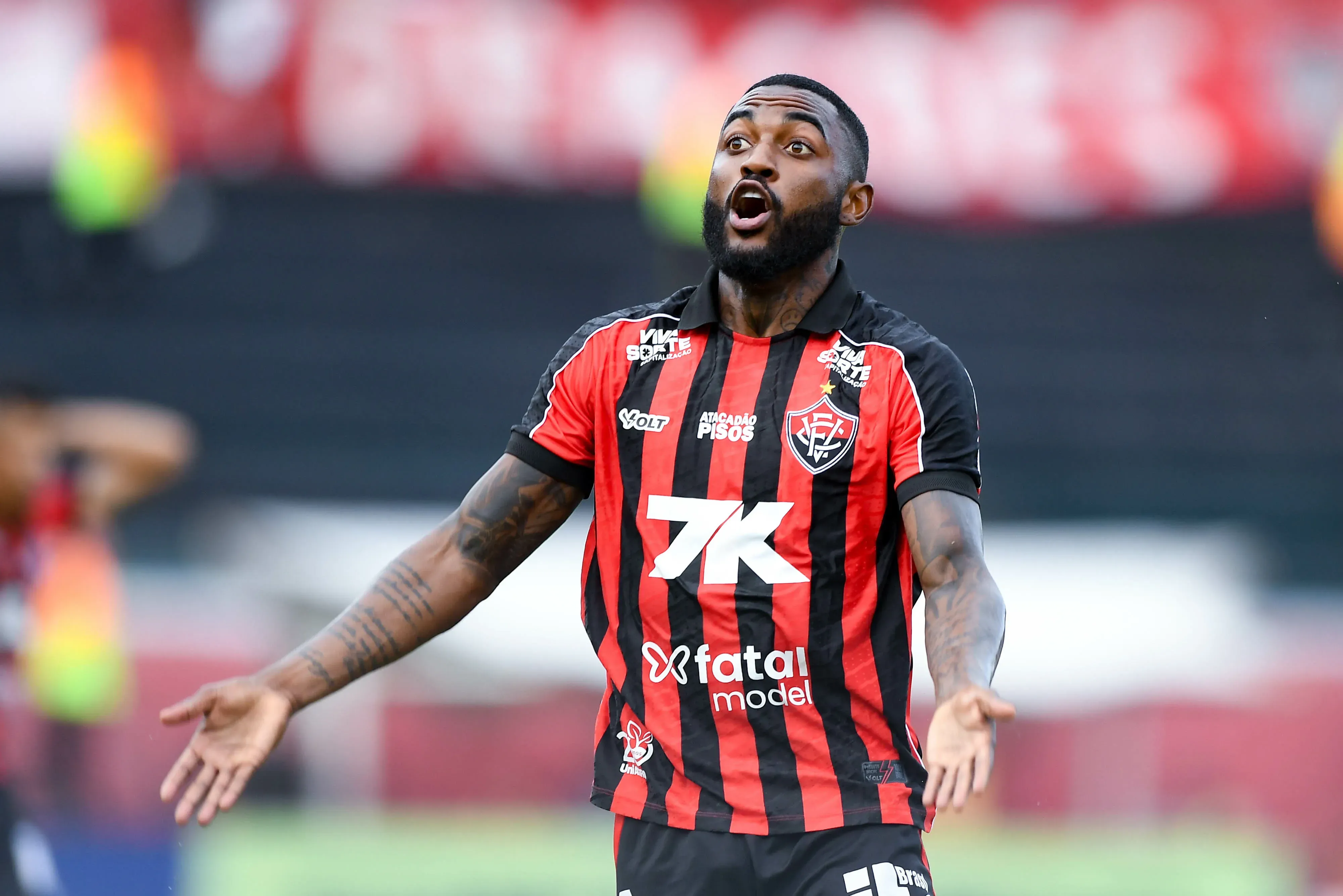 Ramon deve seguir no Vitória e não ser utilizado pelo Inter. Foto: Jhony Pinho/AGIF