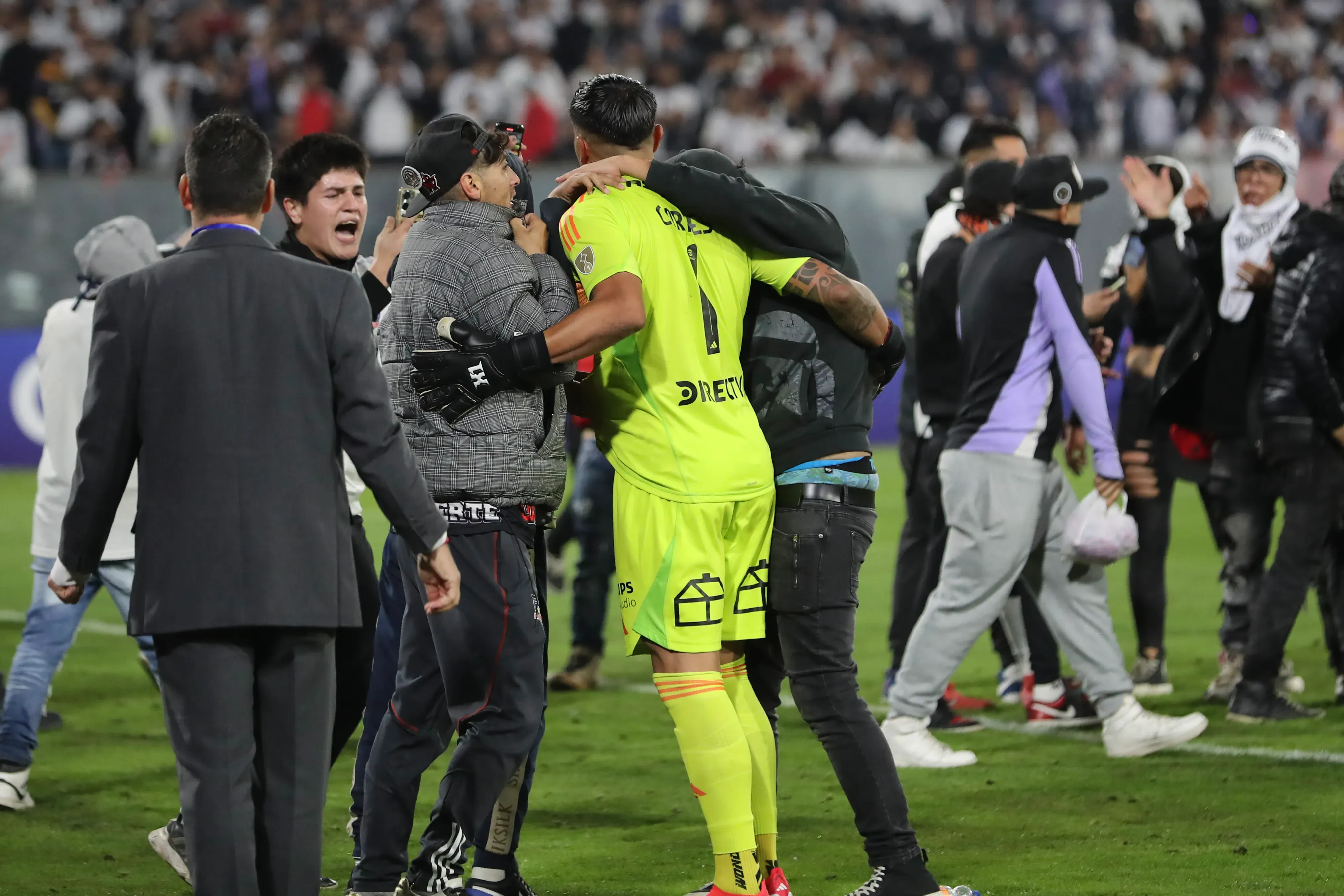 Las sanciones son por los incidentes en el duelo entre Colo Colo y Fortaleza por Copa Libertadores.Imagen:  Felipe Zanca/Photosport