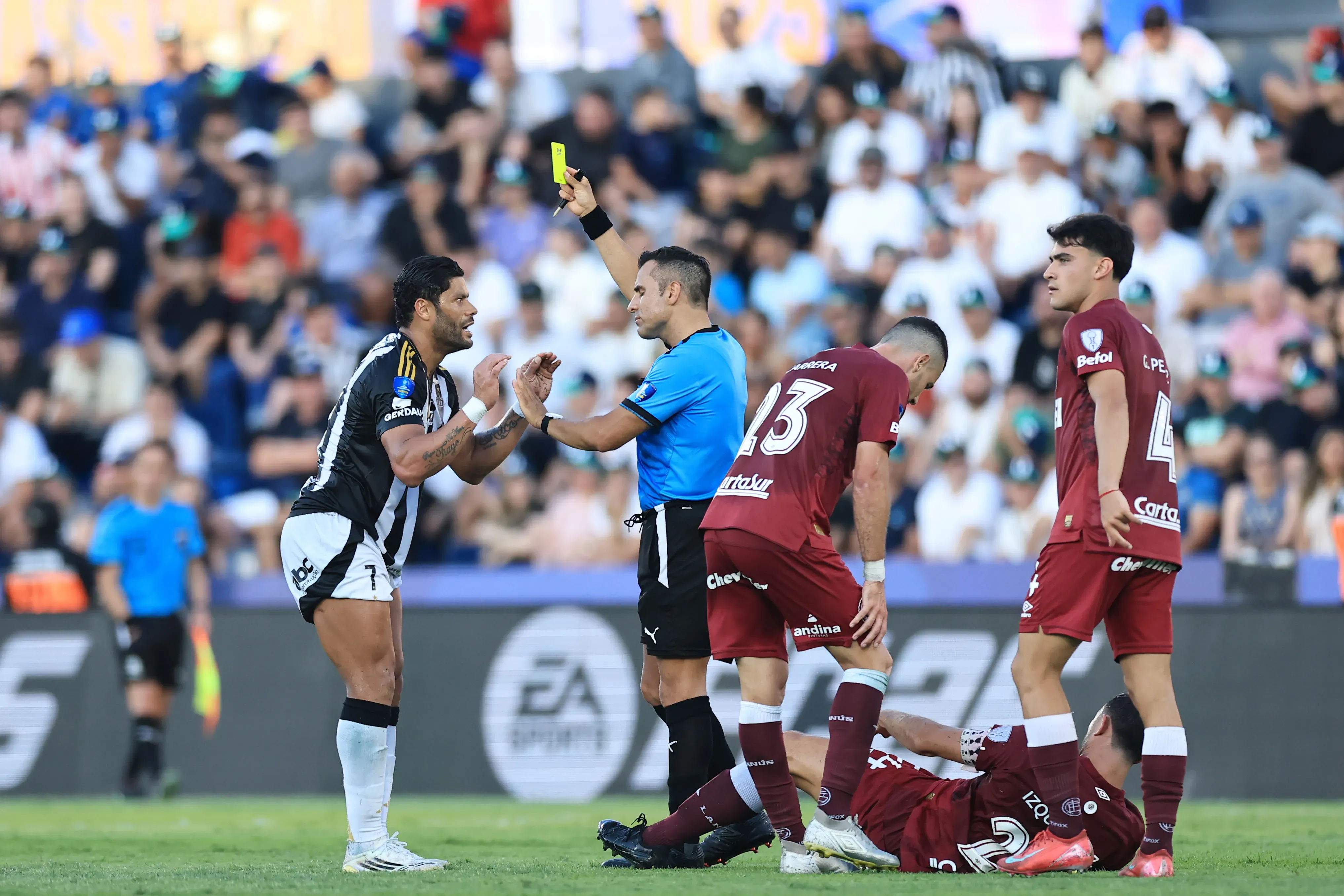 Piero Maza fue el árbitro de la final de la Copa Sudamericana 2025.  (Photo by Buda Mendes/Getty Images)