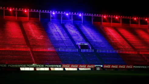 El Nuevo Gasómetro de noche.