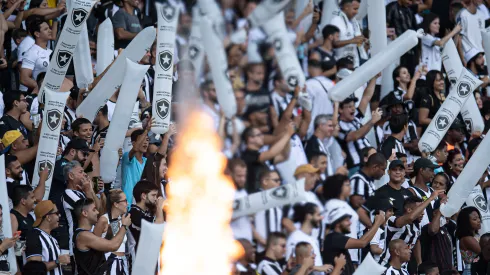 Jorge Rodrigues/AGIF – Torcida do Botafogo bo estádio Engenhão
