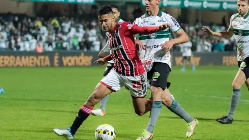 Foto: Robson Mafra/AGIF – São Paulo sofre com trauma do segundo tempo
