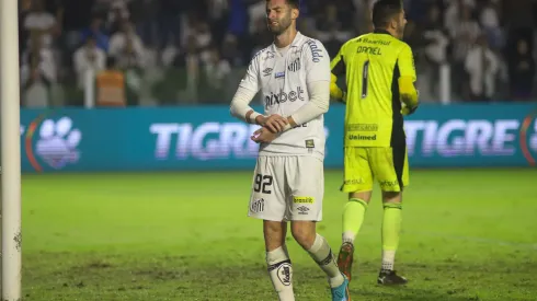 Foto: (Fernanda Luz/AGIF) - Léo Baptistão não joga as oitavas de final da Sul-Americana e desfalca o Santos