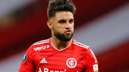 (Photo by Silvio Avila/Getty Images) - Timão está muito próximo de fechar com o atacante