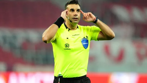 Photo by Ricardo Rimoli/Getty Images - São Paulo toma atitude contra arbitragem na Sula