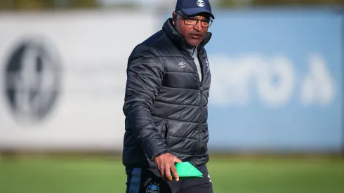 Foto: Flickr Oficial Grêmio FBPA/Lucas Uebel | Roger é avisado sobre meia que pode retornar ao Imortal antes do previsto