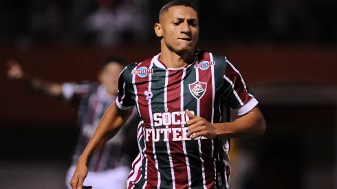 Foto: (Armando Paiva/AGIF) – Contratado pelo Tottenham, Richarlison brilhou com a camisa do Fluminense antes de se transferir para a Europa
