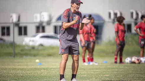 Paula Reis/Flamengo - Luis Andrade, técnico do time de futebol feminino do Flamengo