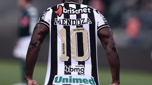 Foto: (Ettore Chiereguini/AGIF) - Mendoza deve ser um dos que retornam no Ceará para o duelo decisivo contra o The Strongest, da Bolívia