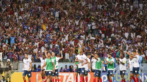 Foto: (Renan Oliveira/AGIF) – Enquanto briga pelo acesso na Série B, o Bahia também negocia com o Grupo City nos bastidores
