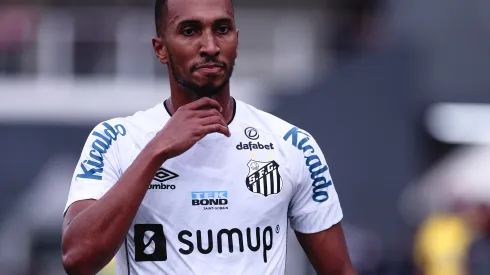 Foto: Ettore Chiereguini/AGIF – Lucas Braga deve ser titular no Santos
