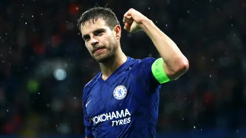 Clive Rose/Getty Images – Cesár Azpilicueta, jogador do Chelsea
