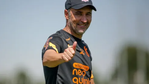 Foto: (Rodrigo Coca/Ag. Corinthians) - Vítor Pereira recebeu uma novidade animadora do departamento médico do Corinthians