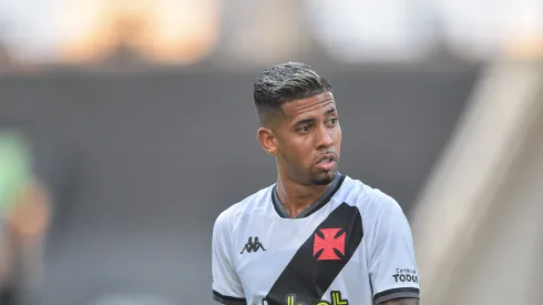 Foto: (Thiago Ribeiro/AGIF) - Weverton tem sido criticado pela torcida do Vasco, que deve ir atrás de reforços na reabertura da janela de transferências