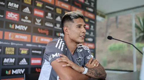 Foto: (Pedro Souza/Atlético) – Zaracho concedeu entrevista coletiva no Atlético nesta terça (12)
