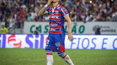 Foto: (Lucas Emanuel/AGIF) – Nesta quarta (13), Yago Pikachu fez seu último jogo com a camisa do Fortaleza
