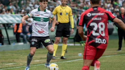 Foto: (Robson Mafra/AGIF) - A tendência é que Galarza volte para o banco de reservas do Coritiba diante do Flamengo