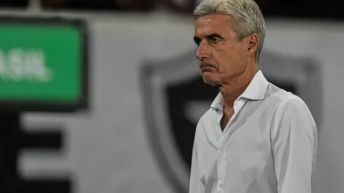Thiago Ribeiro/AGIF - Luís Castro, técnico do Botafogo