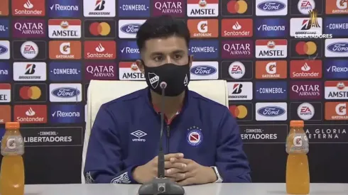 Foto: Reprodução Argentino Jrs./YouTube | Fausto Vera fala pela 1ª vez sobre atuar no Corinthians