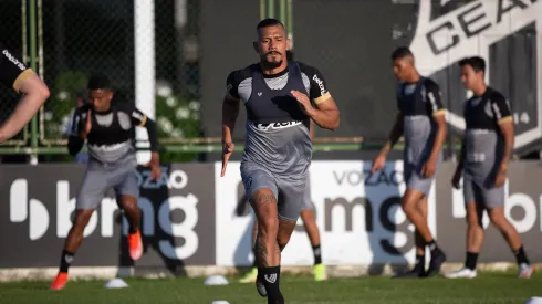 Foto: (Felipe Santos/cearasc.com) – Fernando Sobral deu um 'susto' na torcida do Ceará nesta quarta (20)
