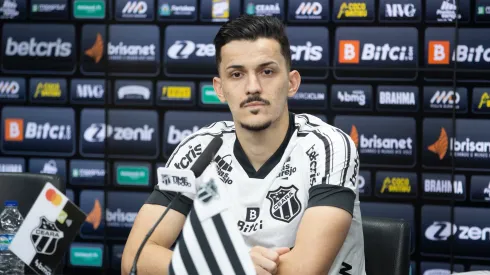 Foto: (Felipe Santos/Ceará SC) - Guilherme Castilho durante sua apresentação no Ceará nesta sexta (29)