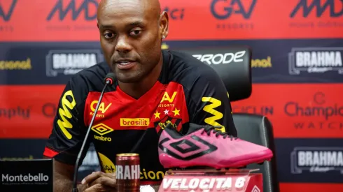 Foto: (Twitter Oficial Sport/Rafael Bandeira) – Vagner Love tem 'data marcada' para fazer sua estreia com a camisa do Sport
