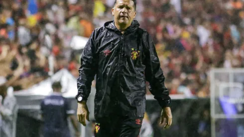 Foto: (Rafael Vieira/AGIF) - Claudinei Oliveira saiu em defesa de seus jogadores e mandou um recado aos torcedores do Sport