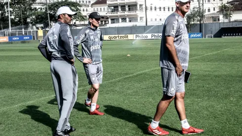 Foto: (Ivan Storti/Santos FC) - Lisca ganhou um novo auxiliar técnico no Santos