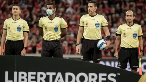 Foto: (Robson Mafra/AGIF) – O Athletico ficou na bronca com a arbitragem do jogo de ida das quartas de final da Copa Libertadores
