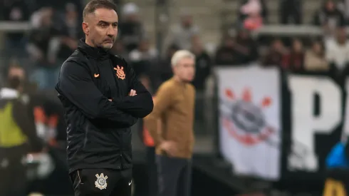 Foto: (Marcello Zambrana/AGIF) – De olho na Libertadores, Vítor Pereira deve optar por uma formação alternativa no Corinthians para enfrentar o Avaí
