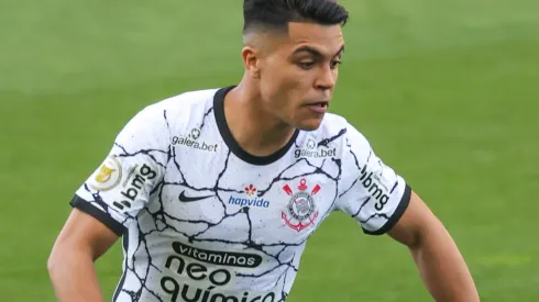 Foto: Marcello Zambrana/AGIF - Roni deverá ser titular diante do Flamengo