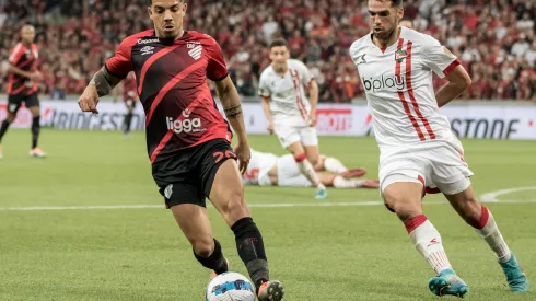 Foto: Robson Mafra/AGIF - Athletico precisa superar marca do Estudiantes para avançar na Libertadores