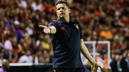 Foto: (Rafael Vieira/AGIF) - Claudinei Oliveira fez uma análise da goleada sofrida pelo Sport nesta terça (9)