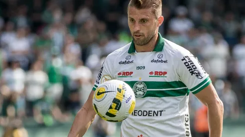 Robson Mafra/AGIF- Henrique, zagueiro do Coritiba