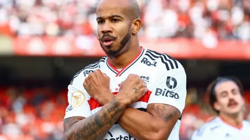 Foto: Marcello Zambrana/AGIF - Patrick marca golaço em treino do São Paulo
