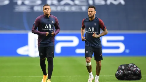 David Ramos/Getty Images- Neymar e Mbappé, jogadores do PSG