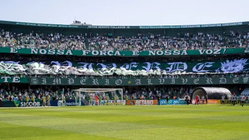 Foto: (Robson Mafra/AGIF) - A Império Alviverde inaugurou uma plataforma para receber relatos sobre jogadores do Coritiba curtindo a vida noturna