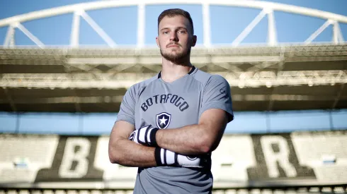 Foto: (Vítor Silva/Botafogo) - Lucas Perri foi o último reforço contratado pelo Botafogo para 2022