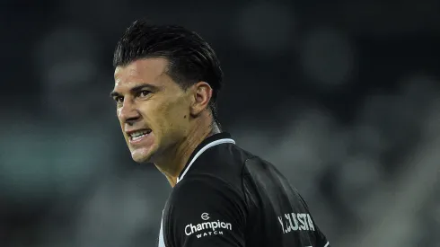 Foto: Thiago Ribeiro/AGIF - Cuesta renova por mais um ano no Botafogo