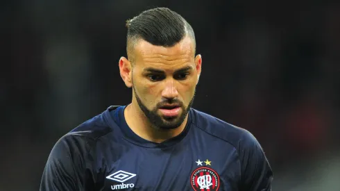 Foto: (Jason Silva/AGIF) - Weverton teve uma passagem marcante pelo Athletico antes de se transferir para o Palmeiras