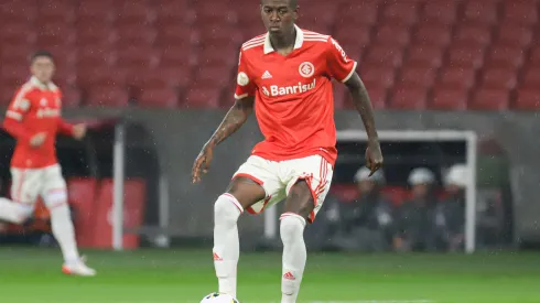 Maxi Franzoi/AGIF- Vitão, zagueiro do Internacional