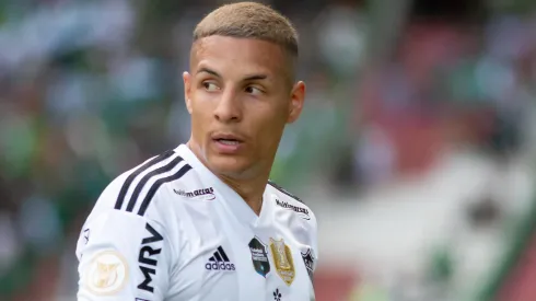 Foto: (Fernando Moreno/AGIF) - Guilherme Arana não deve mais entrar em campo pelo Atlético em 2022