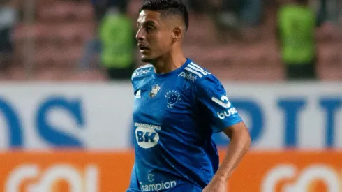 Foto: (Fernando Moreno/AGIF) - Neto Moura estendeu seu vínculo com o Cruzeiro até 2025