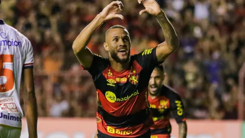 Foto: (Rafael Vieira/AGIF) – Gustavo Coutinho marcou o gol da vitória do Sport nesta segunda (12)
