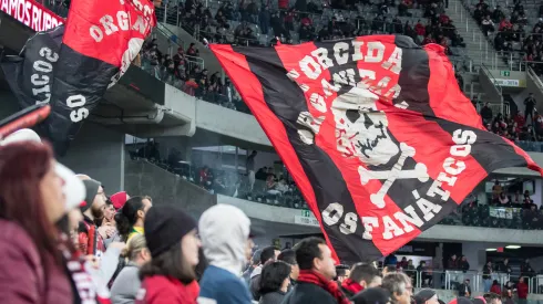 Foto: (Robson Mafra/AGIF) – OS Fanáticos, torcida organizada do Athletico, anunciaram uma caravana para assistir à final da Libertadores
